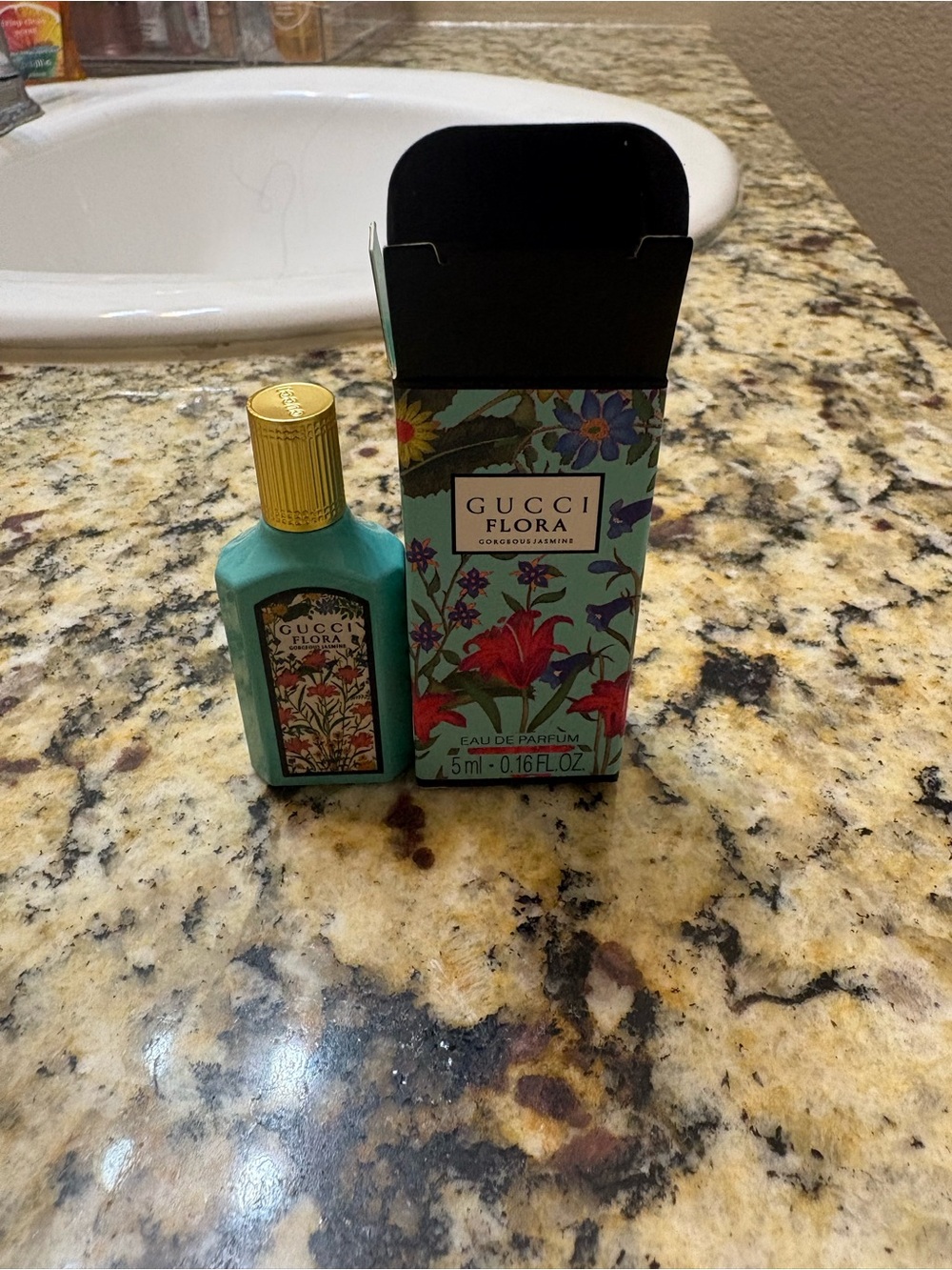 Gucci Flora Gorgeous Jasmine Bottle — Teal & Gold